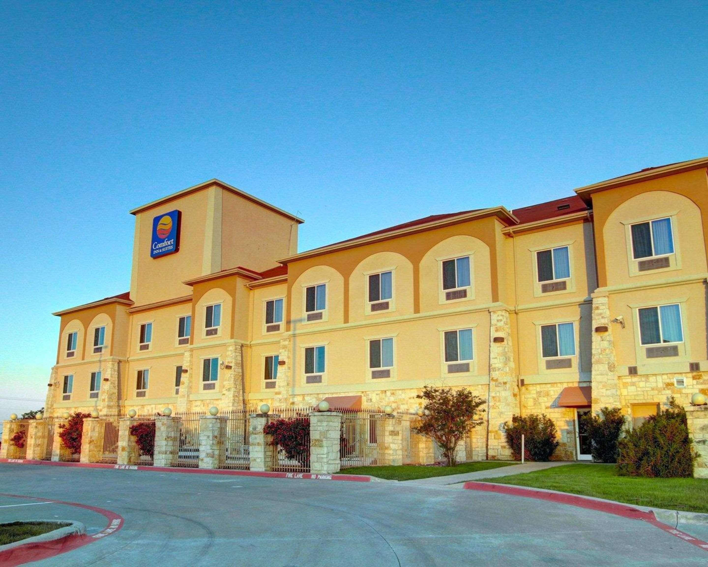 Comfort Inn & Suites Alvarado Dış mekan fotoğraf